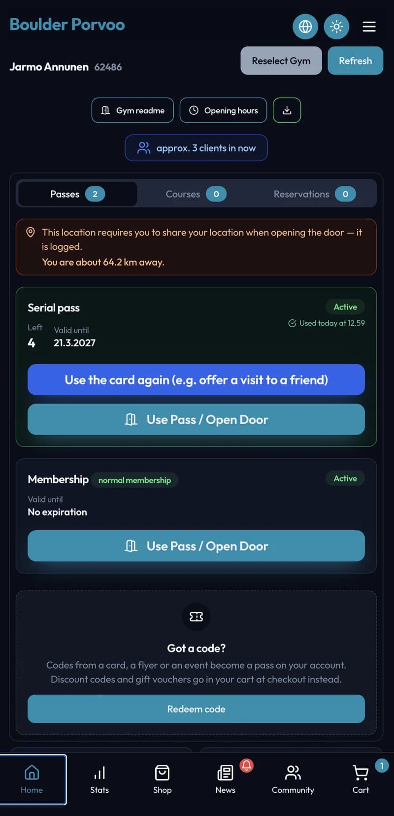 The member app's home screen: the gym's name, the passes the member holds, and a button that opens the door.